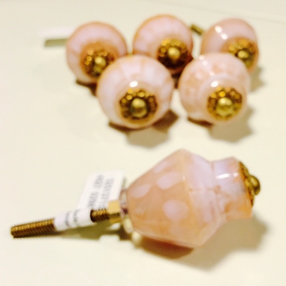 NWT Anthropologie Ernabella glass knobs a set of 6, for drawer cabinet doors - Picture 3 of 10